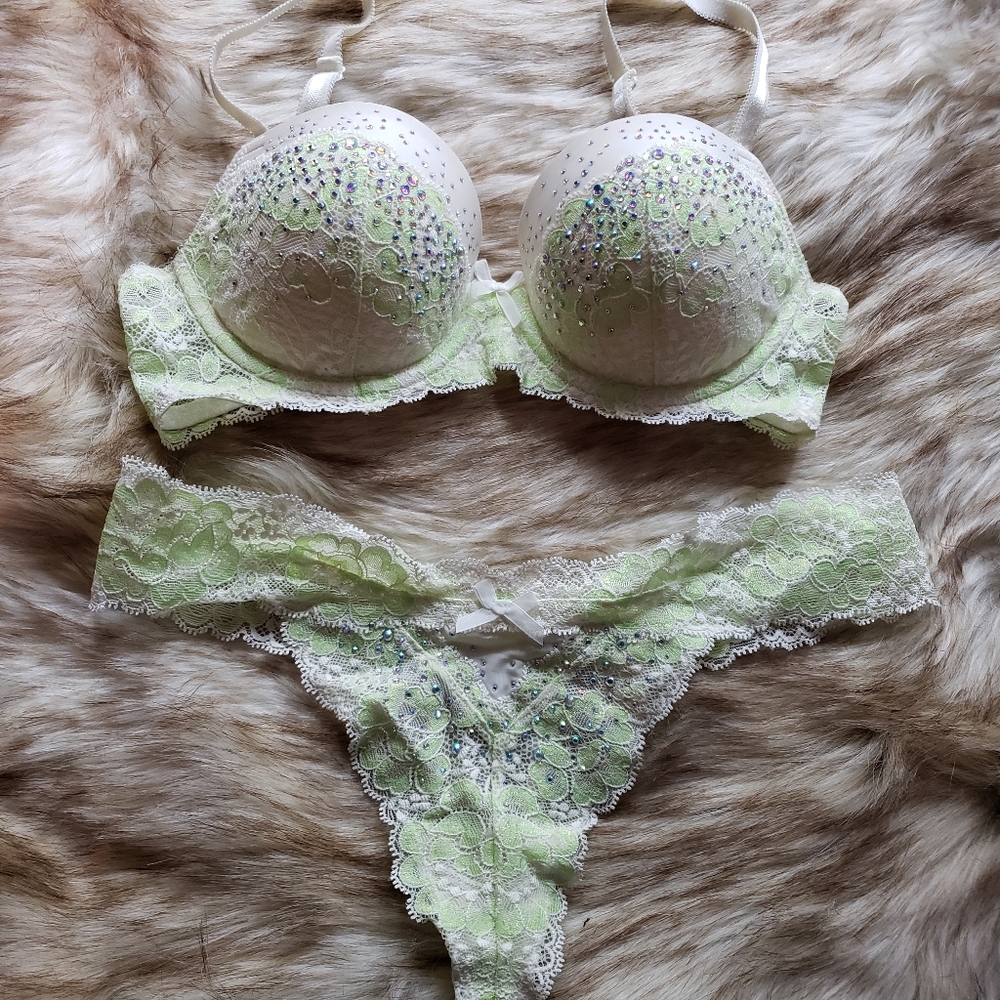VS Dream Angels Lightly Lined Demi set, 34C